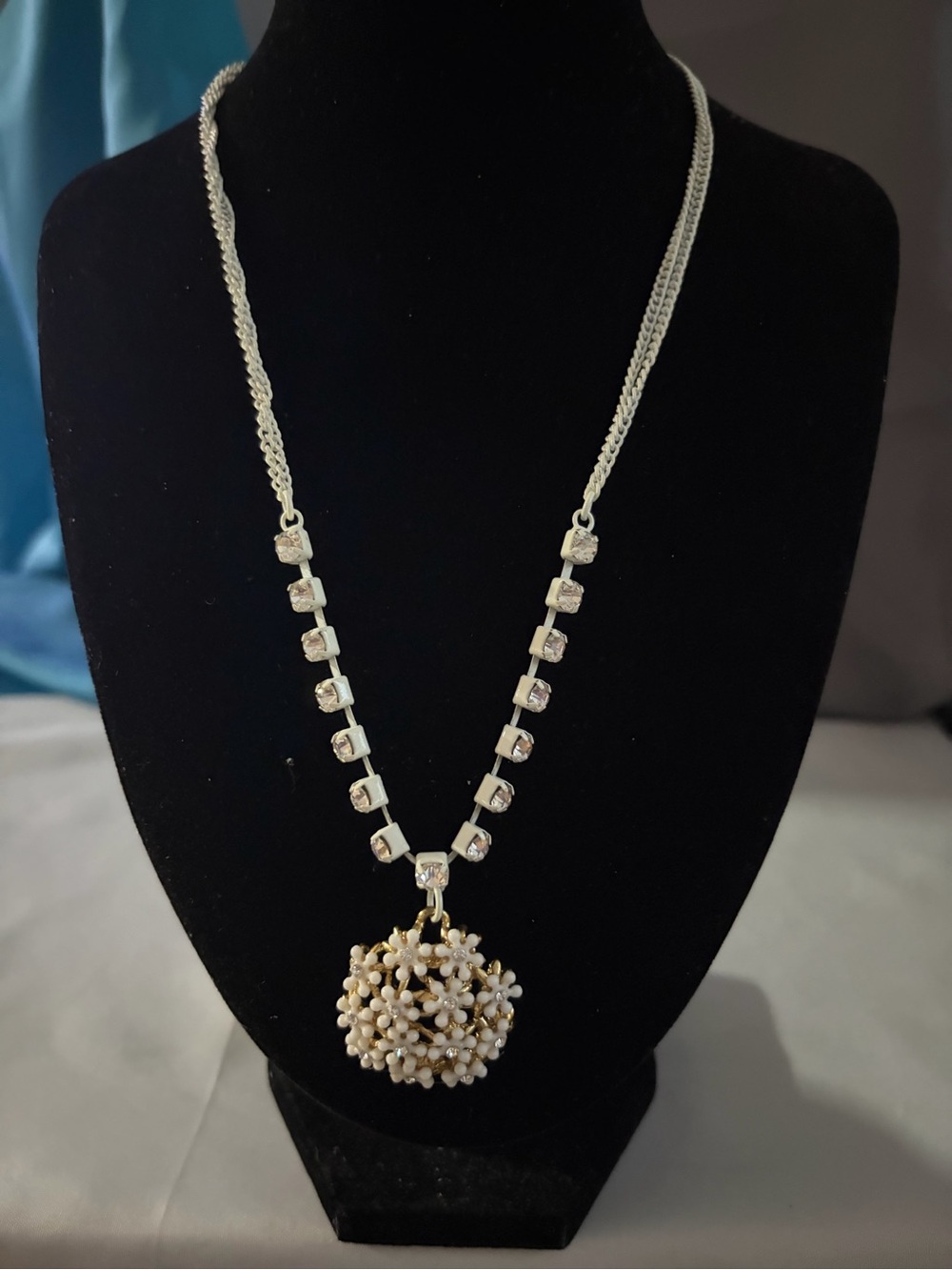 Betsy Johnson Cluster Pendant Necklace in Cream and Gold